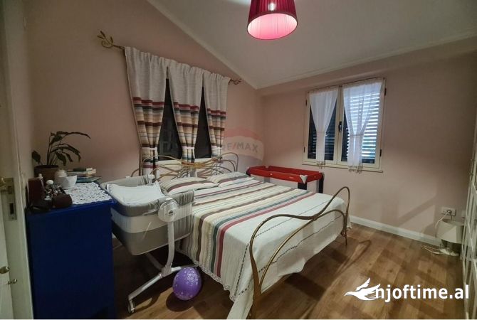 Shtepi ne shitje Apartament ne Tirane, 2+1, Mobilimi E mobiluar, Pagesa 150,000  Euro.