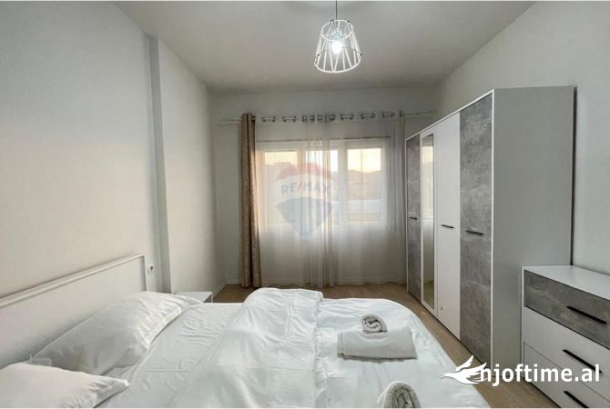 Shtepi me qera Apartament ne Tirane, 2+1, Mobilimi E mobiluar, Pagesa 1,400  Euro.