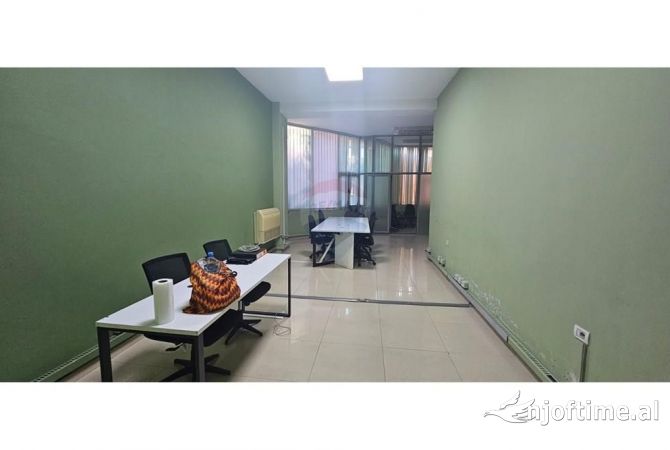 Ambient biznesi me qera 3+1 ne Tirane - 1,400 Euro
