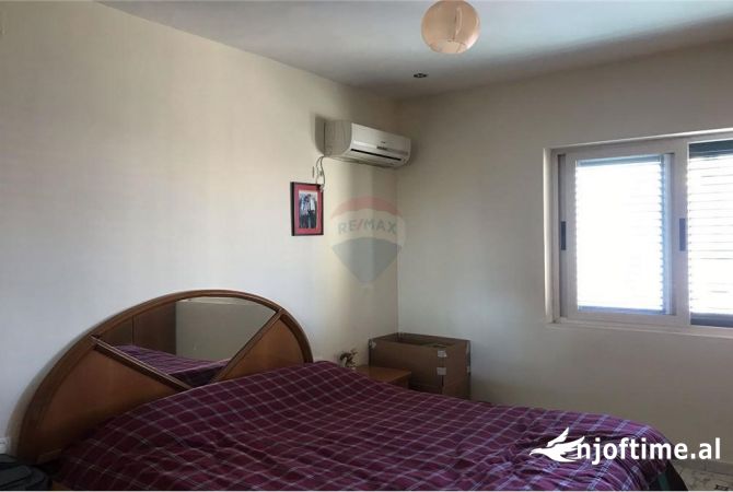Shtepi ne shitje Apartament ne Tirane, 2+1, Mobilimi E mobiluar, Pagesa 130,000  Euro.
