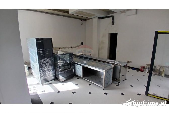 Ambient biznesi me qera 2+1 ne Tirane - 1,500 Euro