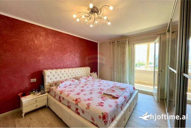 Shtepi ne shitje Penthose(kati i fundit panoramik) ne Tirane, 3+1, Mobilimi E mobiluar, Pagesa 270,000  Euro.