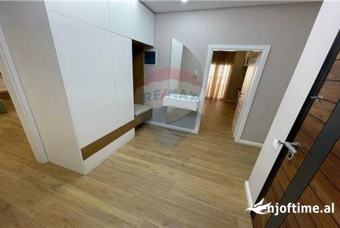 Shtepi me qera Apartament ne Tirane, 2+1, Mobilimi E mobiluar, Pagesa 1,000  Euro.