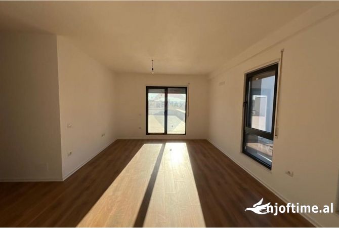 Ambient biznesi me qera 3+1 ne Tirane - 700 Euro