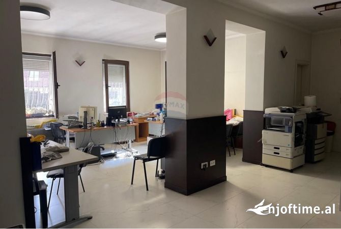Ambient biznesi me qera 1+1 ne Tirane - 1,800 Euro