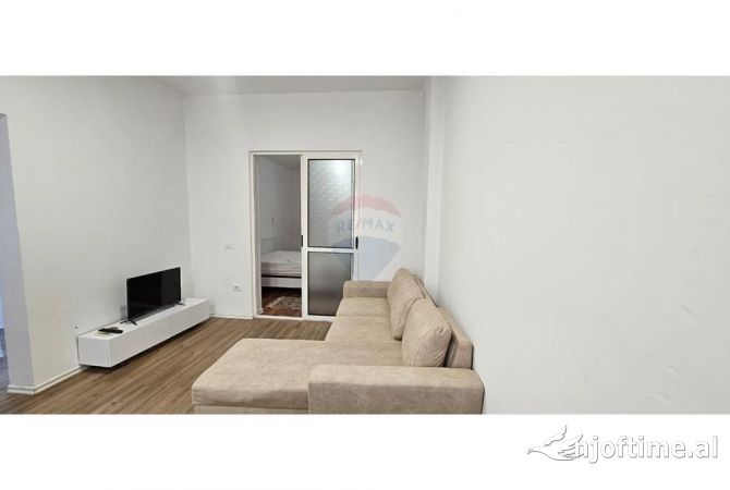 Shtepi me qera 1+1 ne Tirane - 55,000 Leke