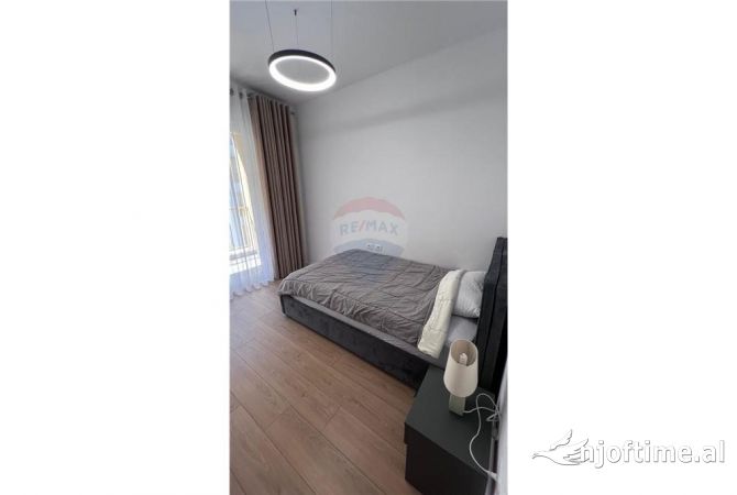 Shtepi me qera Apartament ne Tirane, 3+1, Mobilimi E mobiluar, Pagesa 85,000  Leke.