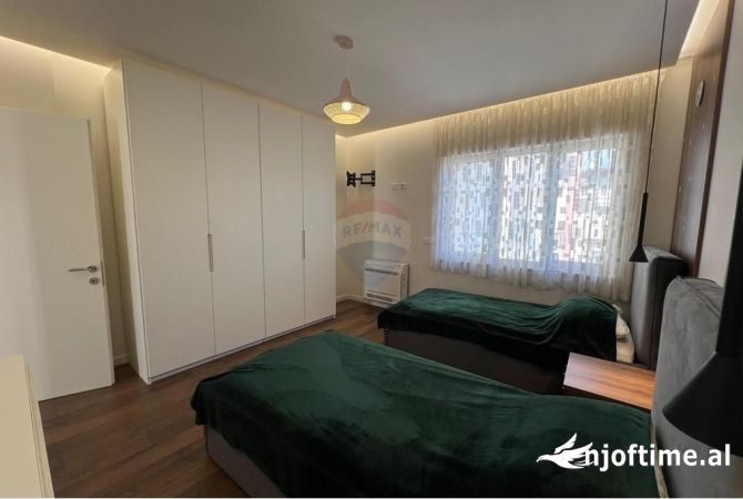 Shtepi ne shitje Apartament ne Tirane, 3+1, Mobilimi E mobiluar, Pagesa 624,000  Euro.