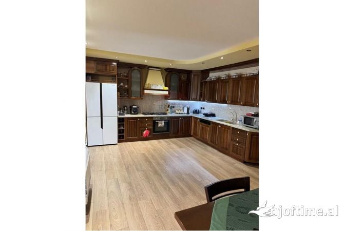 Casa in vendita 2+1 a Tirana - 35,000,000 Leke