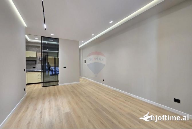 Ambient biznesi me qera 3+1 ne Tirane - 2,100 Euro