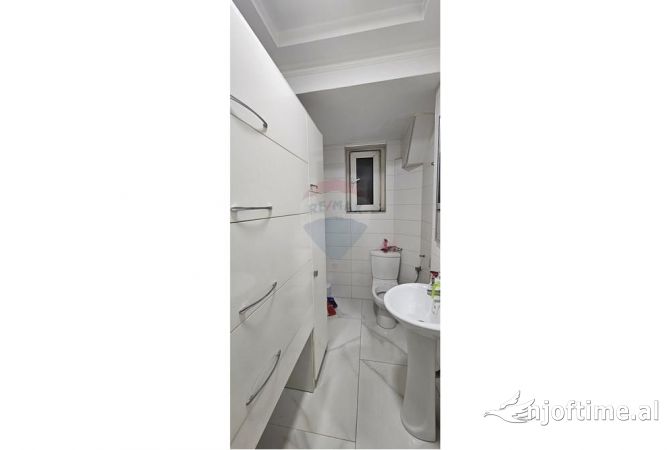Shtepi ne shitje Apartament ne Tirane, 1+1, Mobilimi Bosh, pa mobiluar, Pagesa 105,000  Euro.