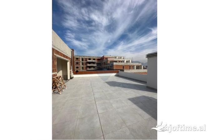 Shtepi ne shitje Apartament ne Tirane, 2+1, Mobilimi Bosh, pa mobiluar, Pagesa 205,000  Euro.