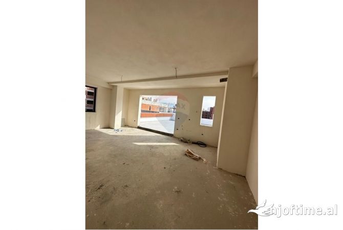 Shtepi ne shitje Apartament ne Tirane, 2+1, Mobilimi Bosh, pa mobiluar, Pagesa 205,000  Euro.