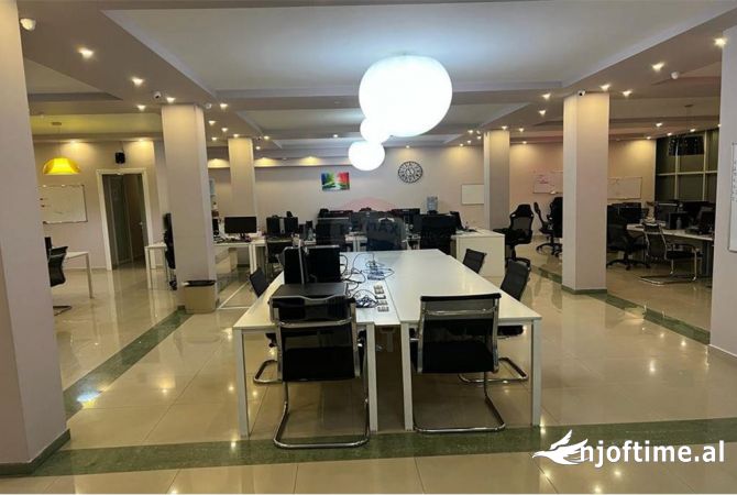 Ambient biznesi me qera 3+1 ne Tirane - 2,100 Euro