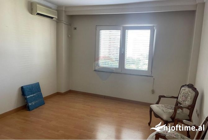Ambient biznesi me qera 3+1 ne Tirane - 1,500 Euro