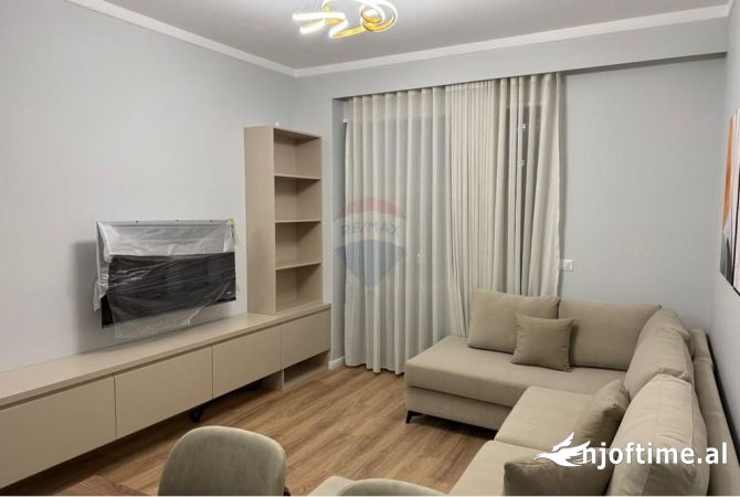 Shtepi me qera Apartament ne Tirane, 2+1, Mobilimi E mobiluar, Pagesa 650  Euro.