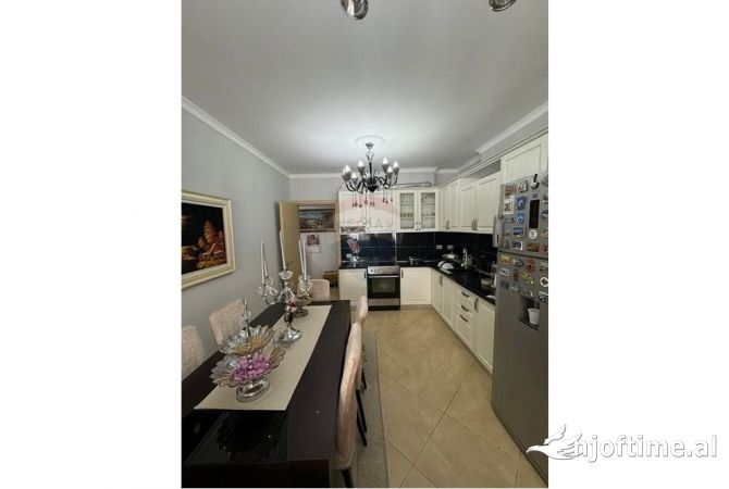 Shtepi ne shitje 3+1 ne Tirane - 175,000 Euro