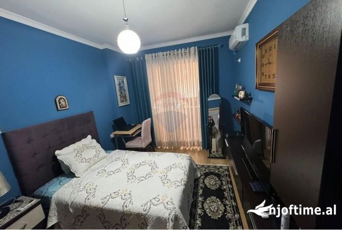 Shtepi ne shitje Apartament ne Tirane, 3+1, Mobilimi E mobiluar, Pagesa 175,000  Euro.