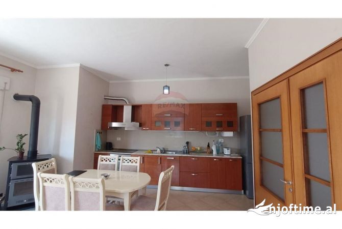 Shtepi me qera 3+1 ne Tirane - 700 Euro