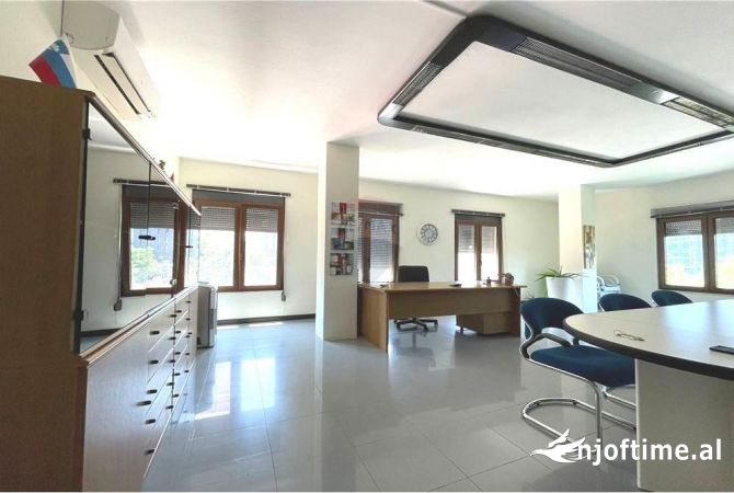 Ambient biznesi me qera 3+1 ne Tirane - 800 Euro