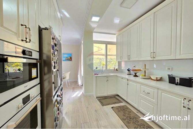 Shtepi me qera Apartament ne Tirane, 4+1, Mobilimi E mobiluar, Pagesa 2,800  Euro.