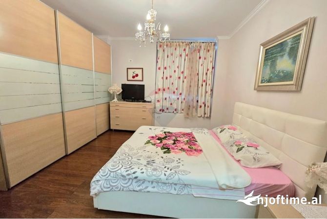 Shtepi me qera Apartament ne Tirane, 4+1, Mobilimi E mobiluar, Pagesa 2,800  Euro.