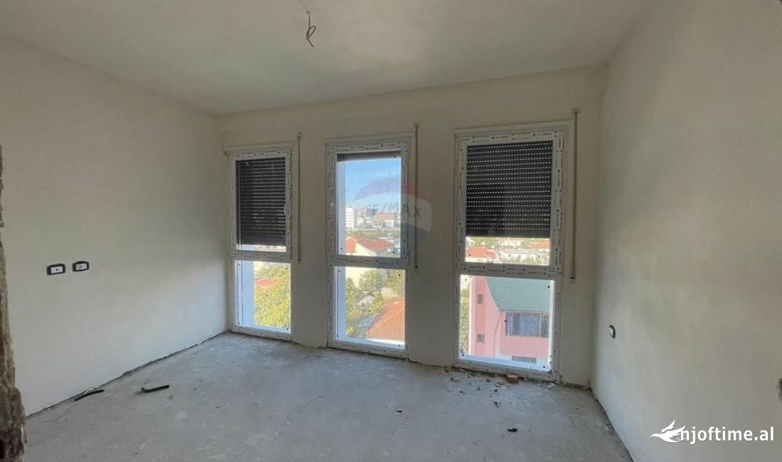 Shtepi ne shitje Apartament ne Tirane, 2+1, Mobilimi Bosh, pa mobiluar, Pagesa 176,500  Euro.