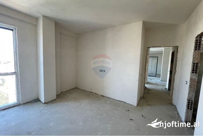 Shtepi ne shitje Apartament ne Tirane, 2+1, Mobilimi Bosh, pa mobiluar, Pagesa 176,500  Euro.