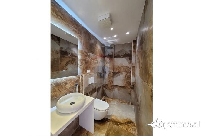 Shtepi ne shitje Apartament ne Tirane, 3+1, Mobilimi E mobiluar, Pagesa 198,000  Euro.