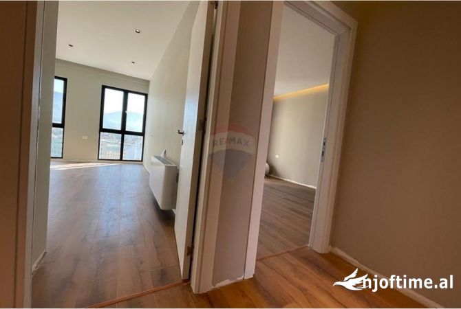 Ambient biznesi me qera 3+1 ne Tirane - 700 Euro