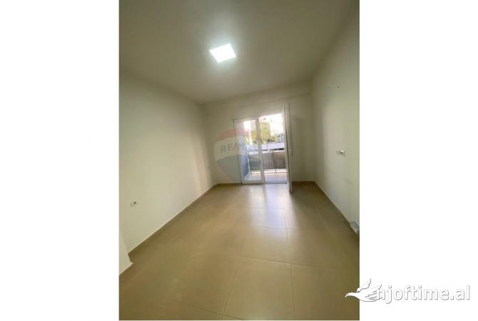 Ambient biznesi me qera 3+1 ne Tirane - 1,200 Euro