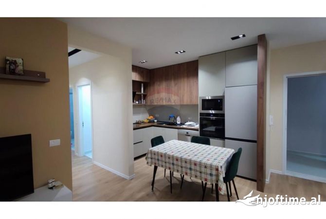 Shtepi me qera Apartament ne Tirane, 2+1, Mobilimi E mobiluar, Pagesa 800  Euro.