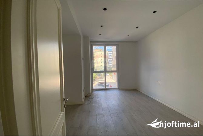 Ambient biznesi me qera 3+1 ne Tirane - 1,000 Euro