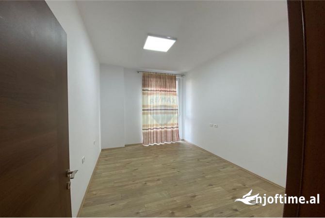 Ambient biznesi me qera 3+1 ne Tirane - 700 Euro