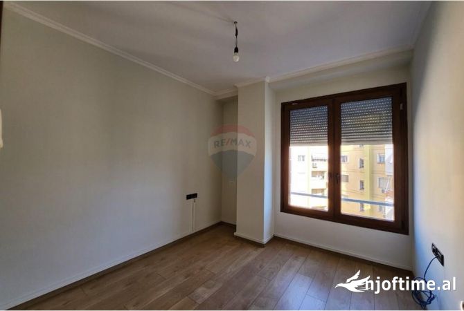 Ambient biznesi me qera 3+1 ne Tirane - 900 Euro
