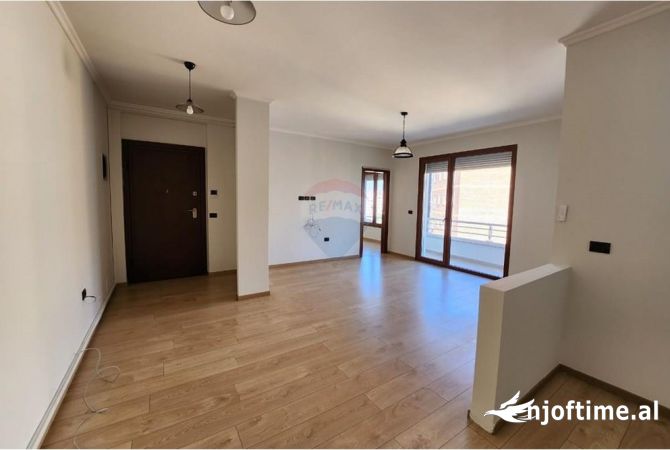 Ambient biznesi me qera 3+1 ne Tirane - 900 Euro