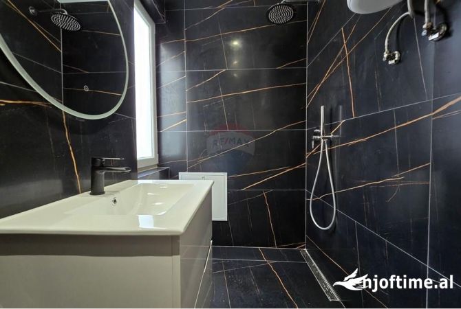 Shtepi ne shitje Apartament ne Tirane, 1+1, Mobilimi Pjeserisht e mobiluar, Pagesa 139,900  Euro.