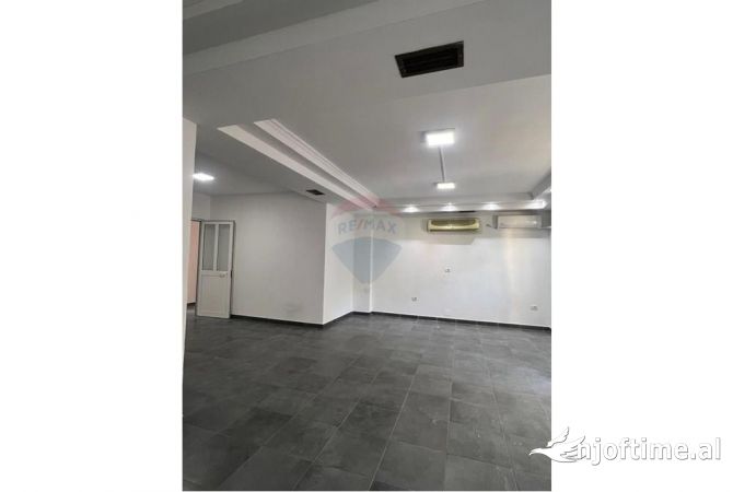 Ambient biznesi me qera 3+1 ne Tirane - 1,200 Euro