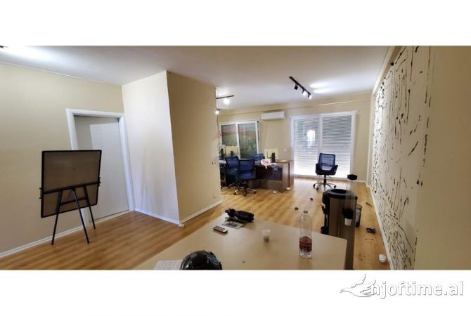 Ambient biznesi me qera 3+1 ne Tirane - 1,000 Euro