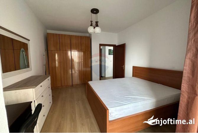 Shtepi me qera Apartament ne Tirane, 2+1, Mobilimi E mobiluar, Pagesa 800  Euro.