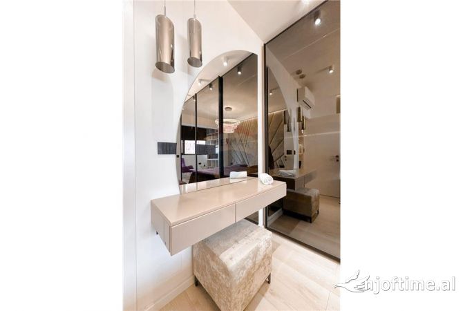 Shtepi me qera Apartament ne Tirane, 2+1, Mobilimi E mobiluar, Pagesa 2,000  Euro.