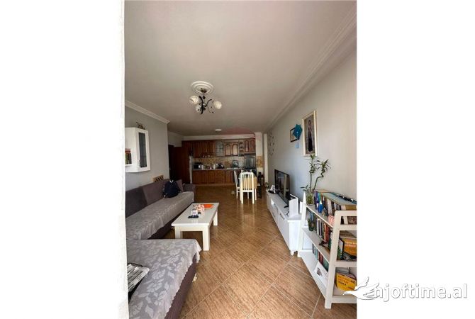 Shtepi me qera 2+1 ne Tirane - 700 Euro