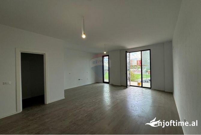 Ambient biznesi me qera 3+1 ne Tirane - 1,800 Euro
