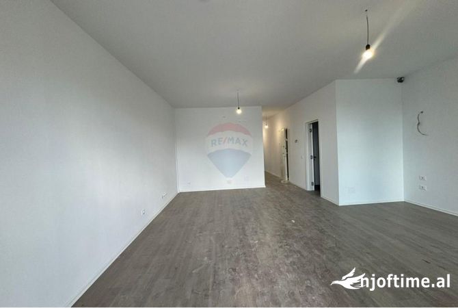 Ambient biznesi me qera 3+1 ne Tirane - 1,800 Euro