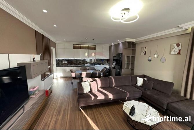 Shtepi me qera Apartament ne Tirane, 3+1, Mobilimi E mobiluar, Pagesa 1,000  Euro.