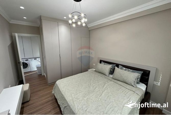 Shtepi me qera Apartament ne Tirane, 3+1, Mobilimi E mobiluar, Pagesa 1,000  Euro.