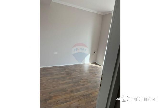 Ambient biznesi me qera 3+1 ne Tirane - 1,200 Euro