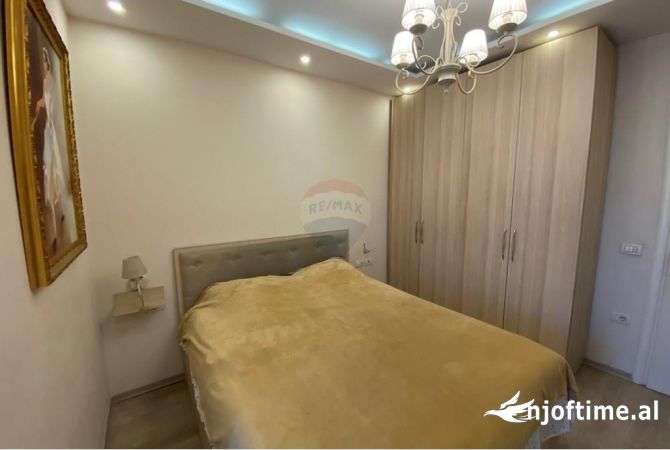 Shtepi ne shitje Apartament ne Tirane, 2+1, Mobilimi E mobiluar, Pagesa 155,000  Euro.