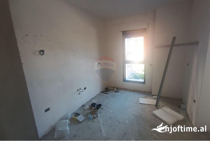 Shtepi ne shitje Apartament ne Tirane, 2+1, Mobilimi Bosh, pa mobiluar, Pagesa 213,500  Euro.