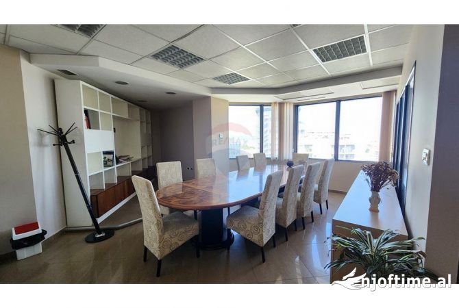 Ambient biznesi me qera 3+1 ne Tirane - 5,000 Euro